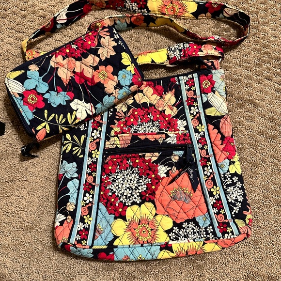 Vera Bradley Crossbody with matching Wallet - Picture 4 of 4
